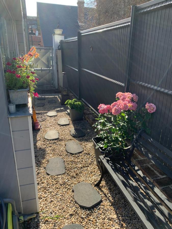 Dom’s Garden Bed and Breakfast Livarot-Pays-d'Auge Exteriör bild